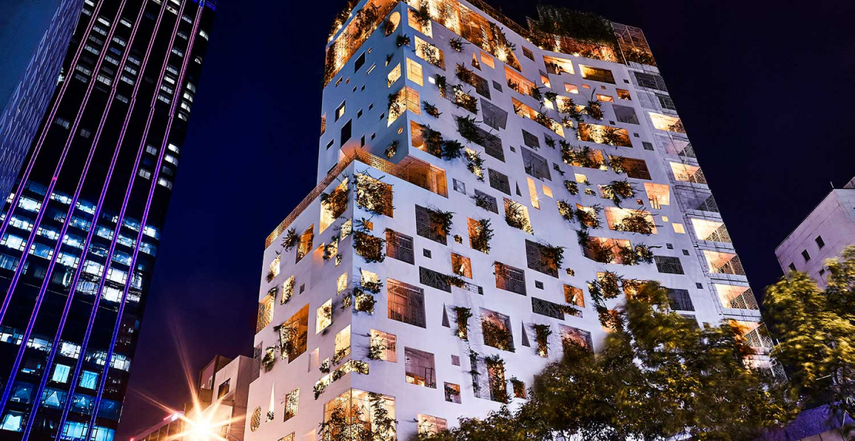 Khách sạn The Myst Đồng Khởi được ôm trọn bởi không gian xanh giữa Sài Gòn hiện đại